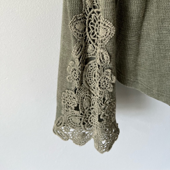 American Eagle Long Sleeve Shirt - Picture 2 of 3